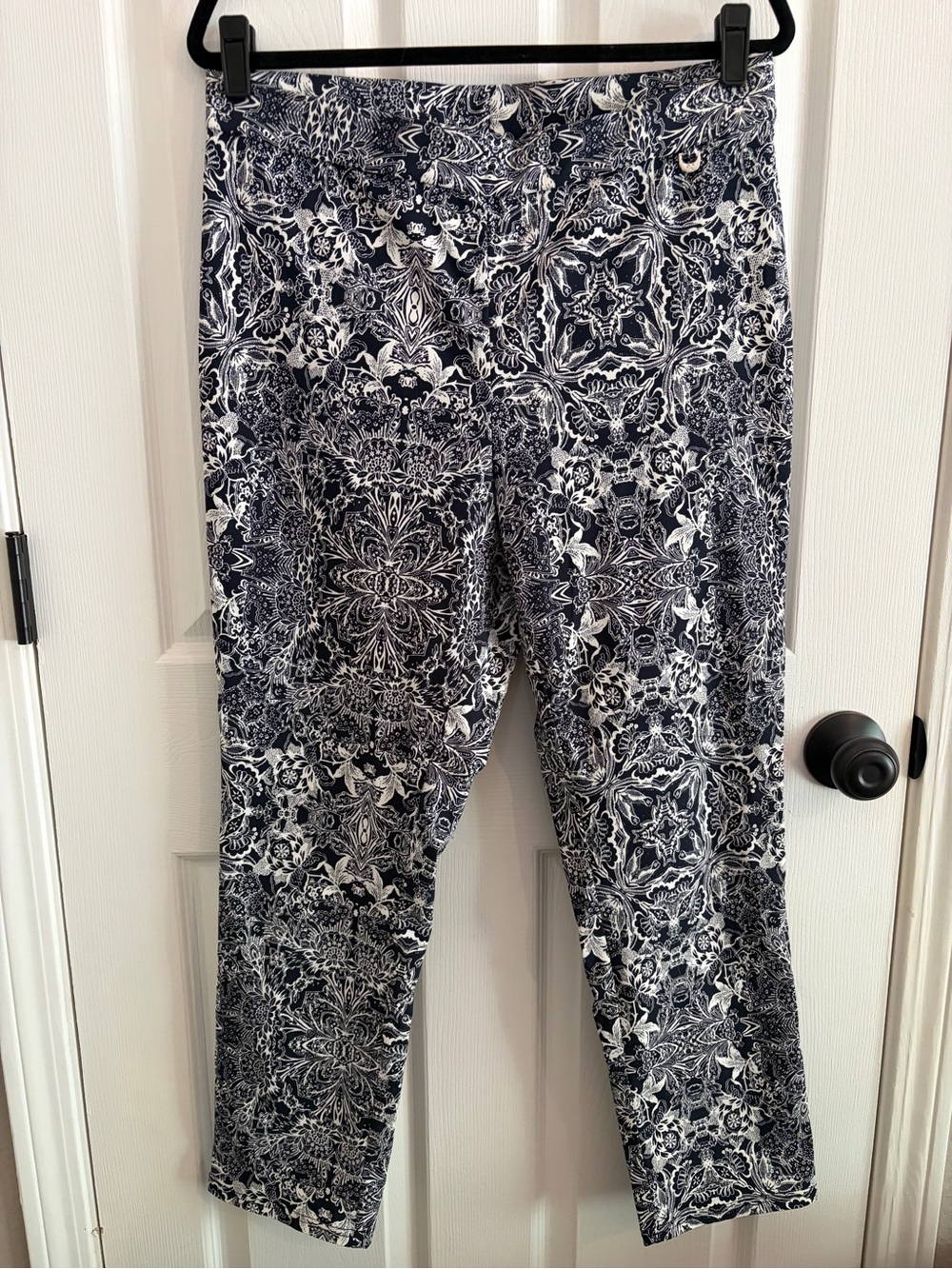 Rafaella Navy and White Printed Cropped Stretch Pull-On Pants - Size 12